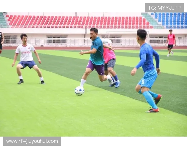 掌握足球比赛中高效追人技巧提升防守与抢断实战能力 掌握足球比赛中高效追人技巧提升防守与抢断实战能力